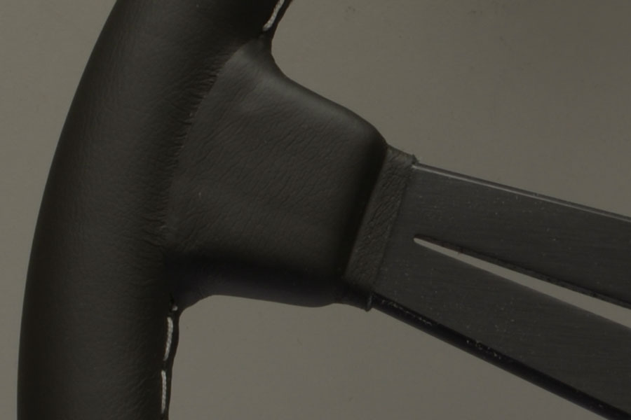 nardi classic steering wheel – 390mm black leather/grey stitch